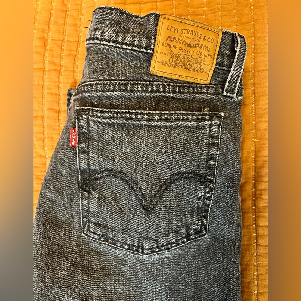 Wedgie strait Levi jeans. Worn once. - Picture 3 of 3
